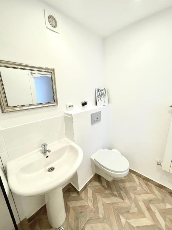 Top view central Bucharest apt photo 3