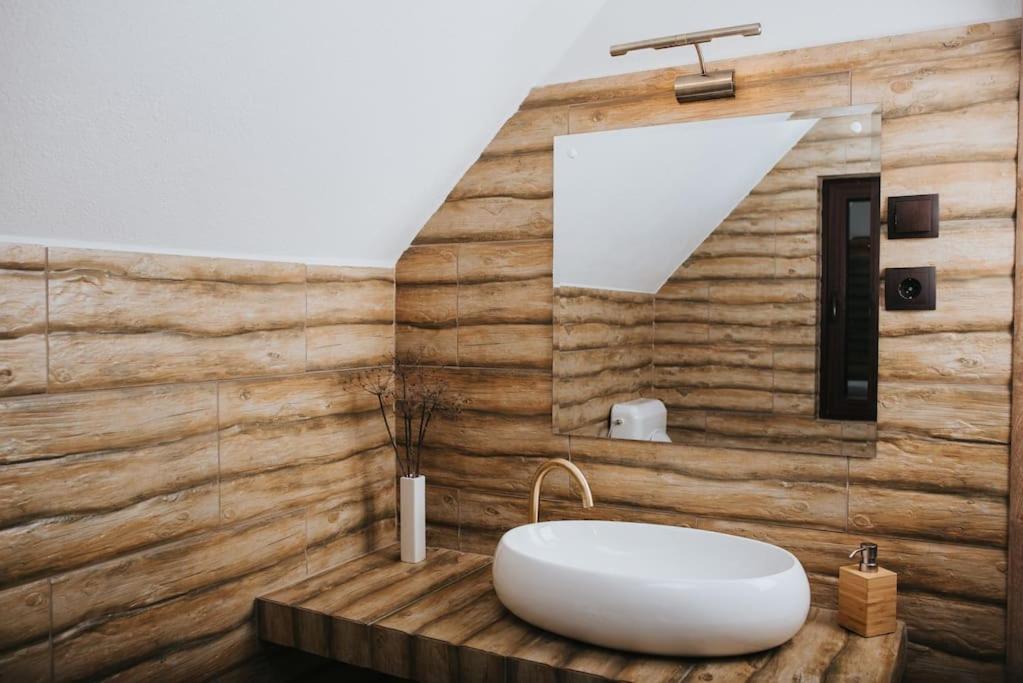 Rustic Wood Villa photo 3