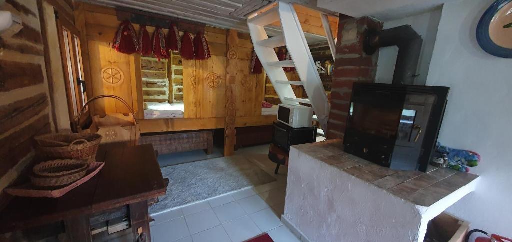 Traditional Casa Pescarului langa lac cu ponton photo 3