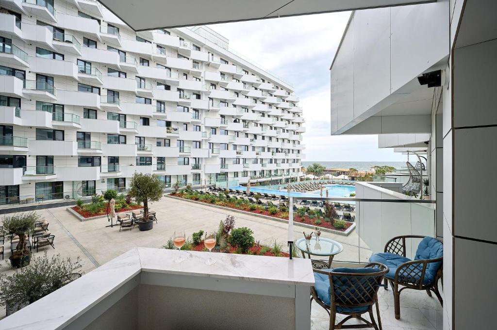Star Apartment in Infinity Beach Resort - parking — photo 1
