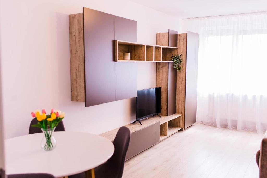 Riverside White Apartment photo 2