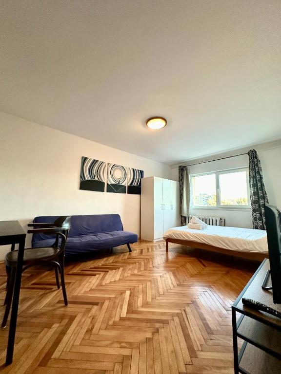 Sunny Two Bedroom Apartment photo 2