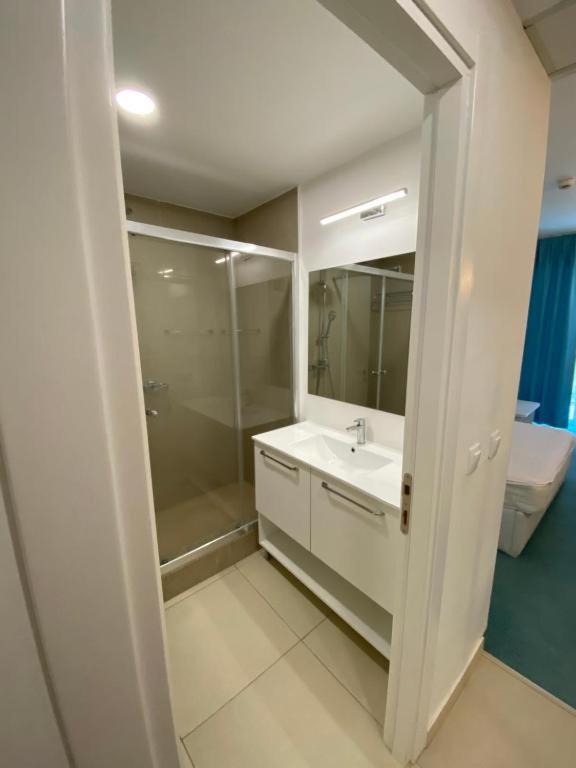 Waves & Whispers Apartments - acces gratuit piscina photo 3