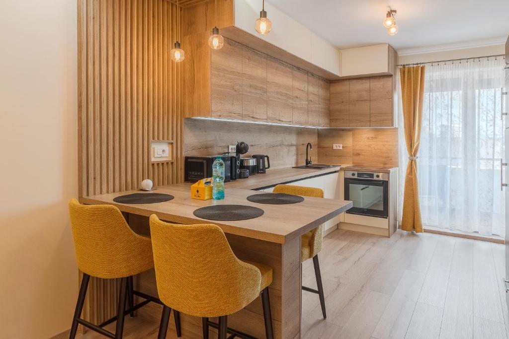 Yellow Oasis - Stylish City Stay photo 3