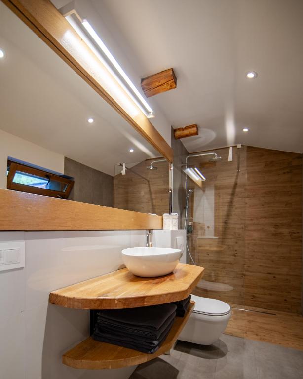 La Brazi - Hot Jacuzzi River and Luxury for Families photo 3