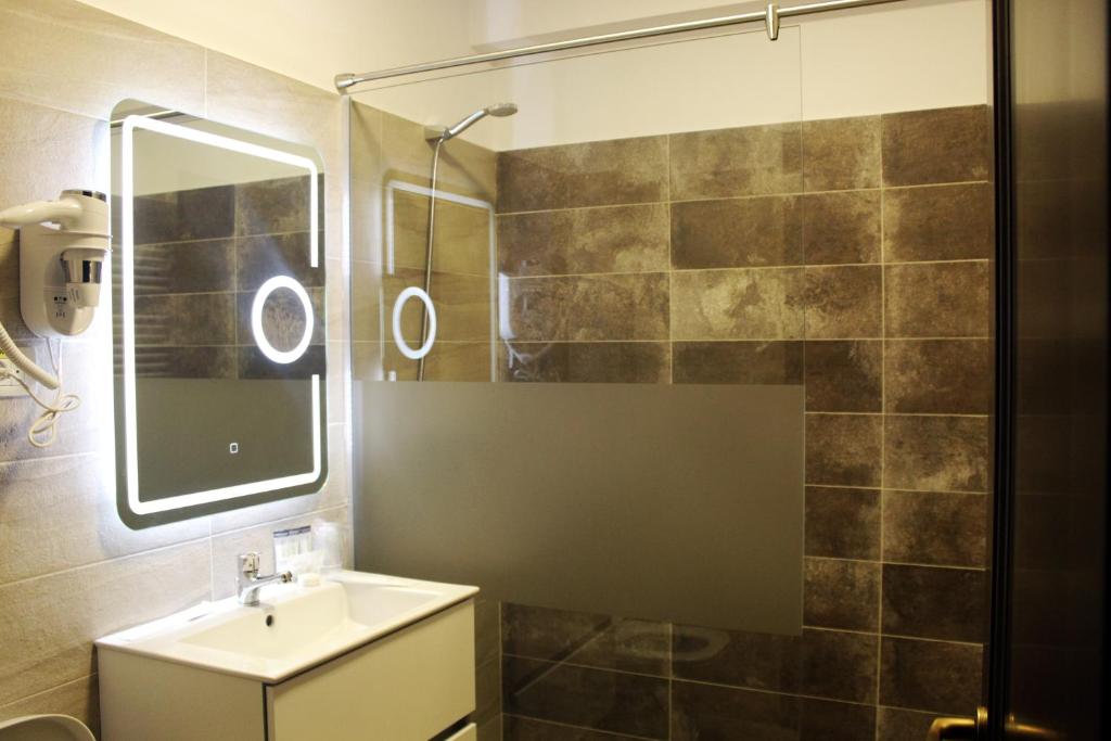 Pensiunea Romeo Resort photo 3
