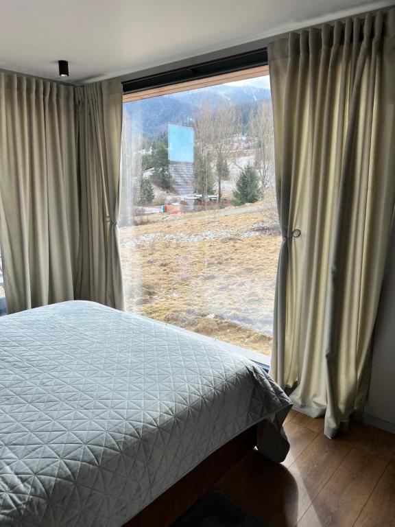 The kube by the mountain photo 2