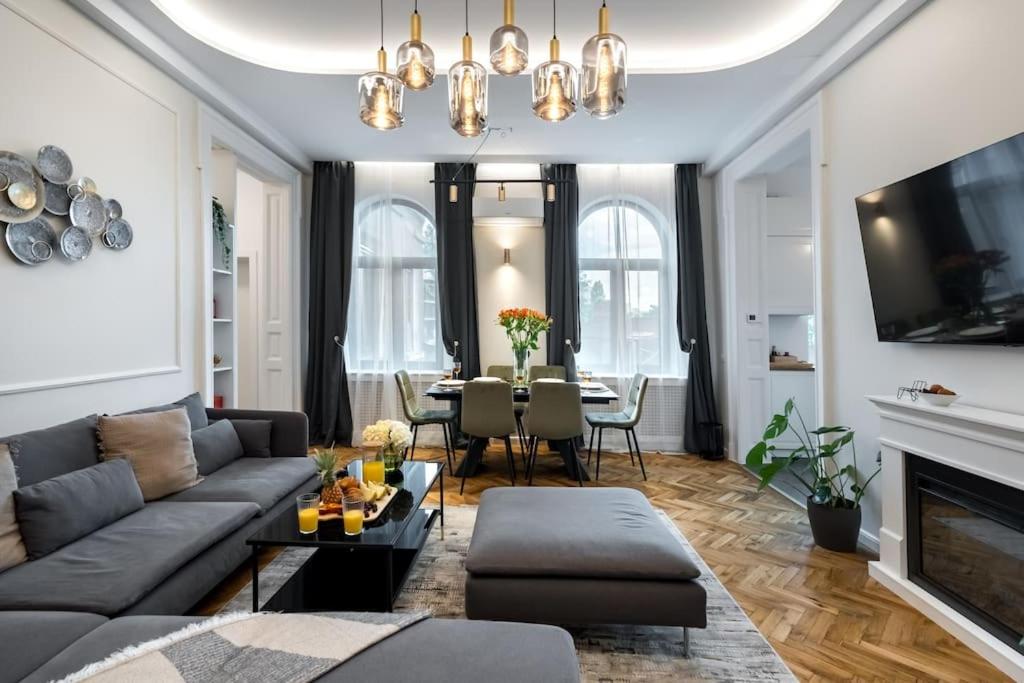 Stylish 5Br Apartment - Ateneu - Amazing Location — photo 1