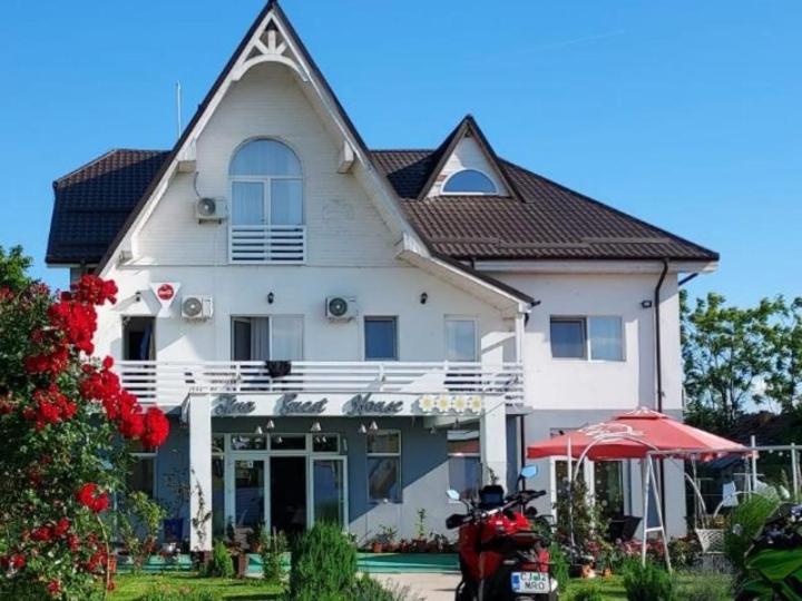 Tina Guest House — photo 1