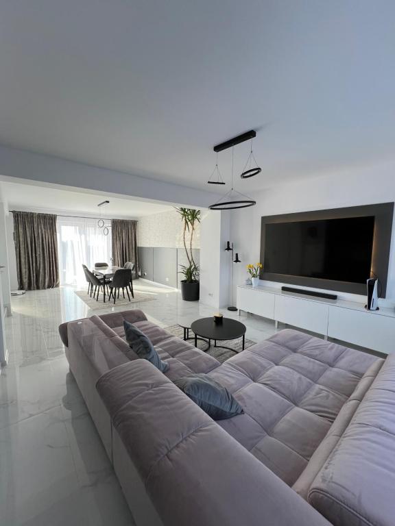 Villa in Domnești — photo 1