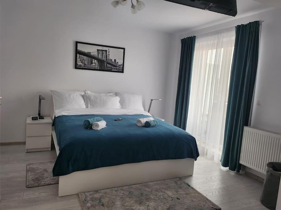 Kriss Studio-Classy White Apartment photo 2