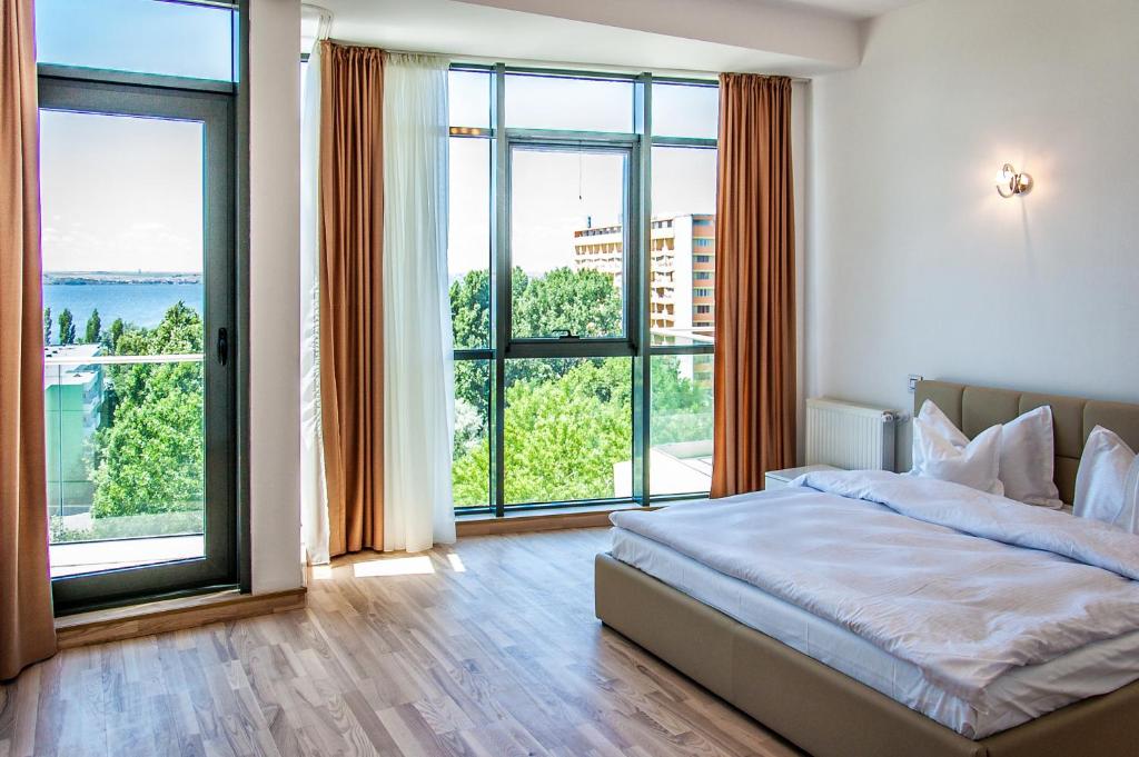 Riviera Residence Apartments photo 2