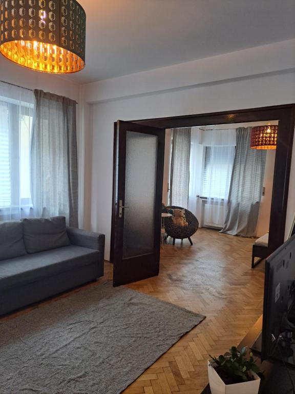 The flat of sillence Piata Romana — photo 1