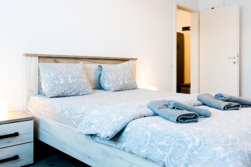 Thome White Flat Smart Budget City Stay photo 2
