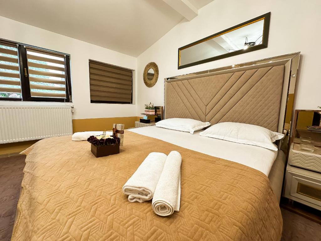 Golden Escape - Charming Studio in Prime Location photo 3