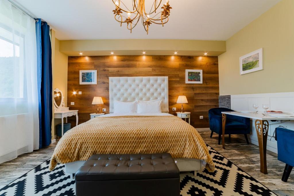 Romantic Jacuzzi Chic Apartment — photo 1