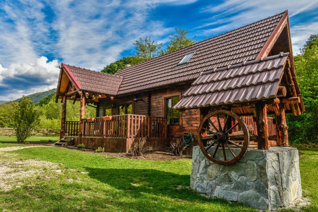 The Little Mountain Cabin — photo 1
