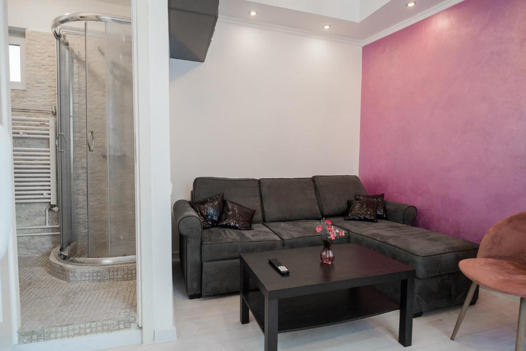 Ultra Central White & Lila Studio photo 2