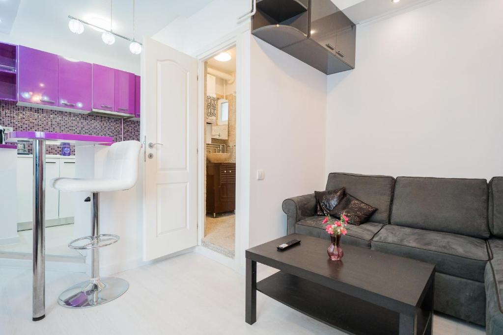 Ultra Central White & Lila Studio photo 3