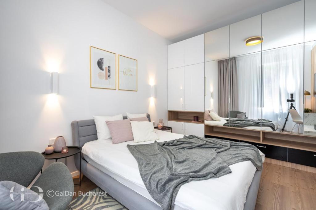 The Loft Luxury Apartments-Near the Park in the City Center photo 2