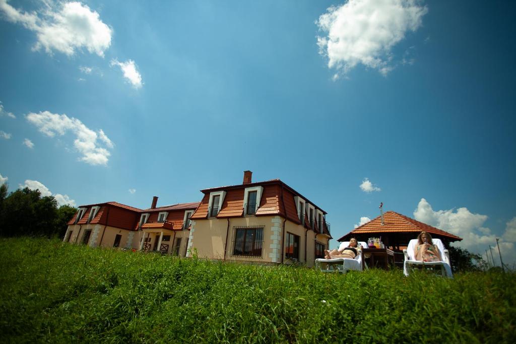 Saciova Hills photo 2