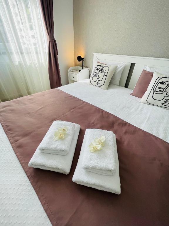 Sara Onestilor Prima apart photo 2