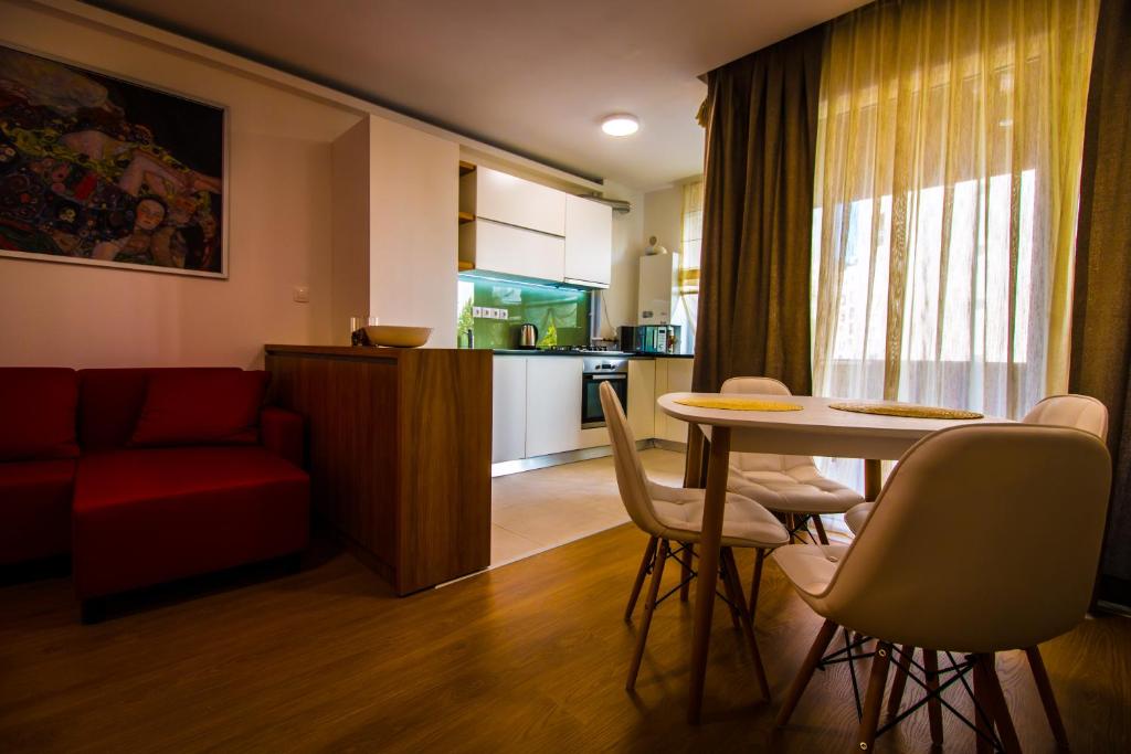 Top Trio Residence — photo 1