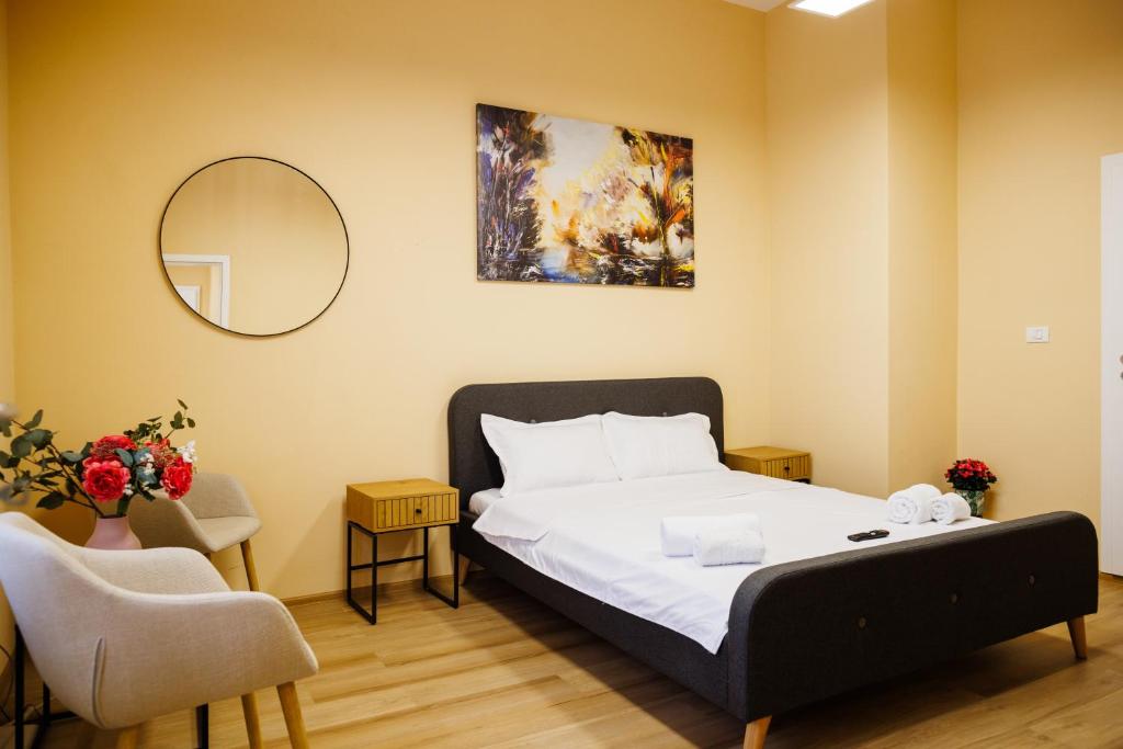 Studio in Old Town's 1752 Hotel — photo 1