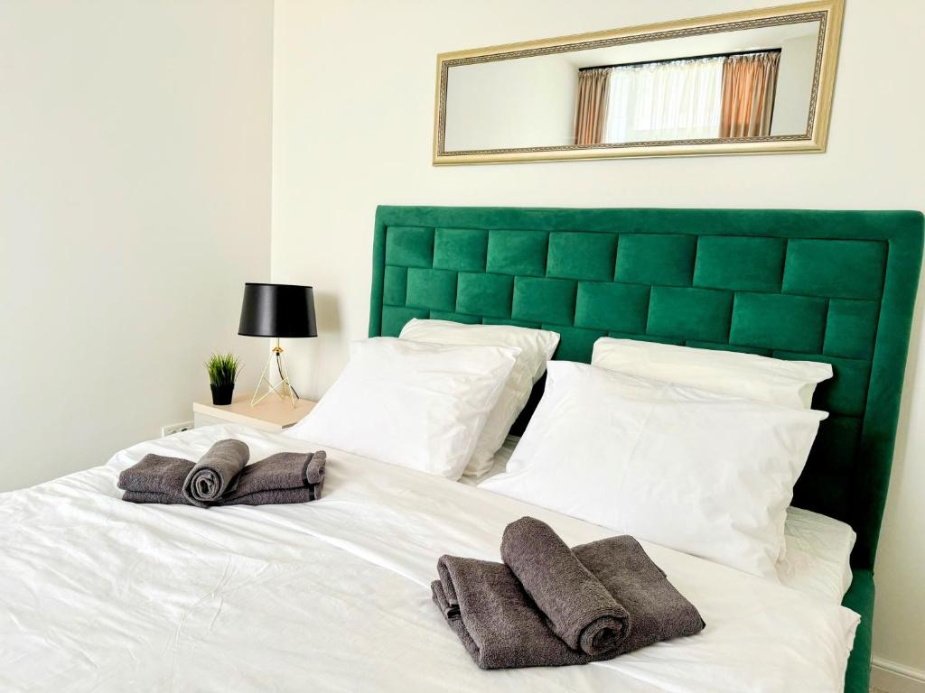 Stylish Apartment Getaway with self check-in and free parking lot photo 3