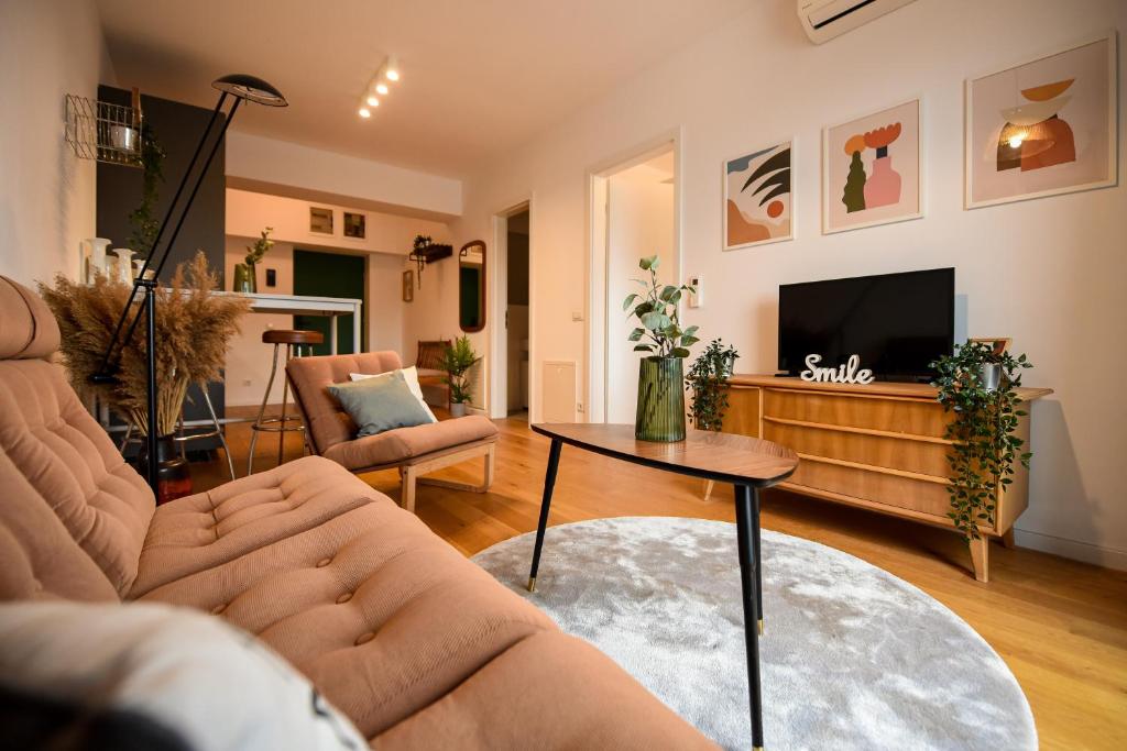 The Geometrist - Stunning 1BR Apt with balcony — photo 1
