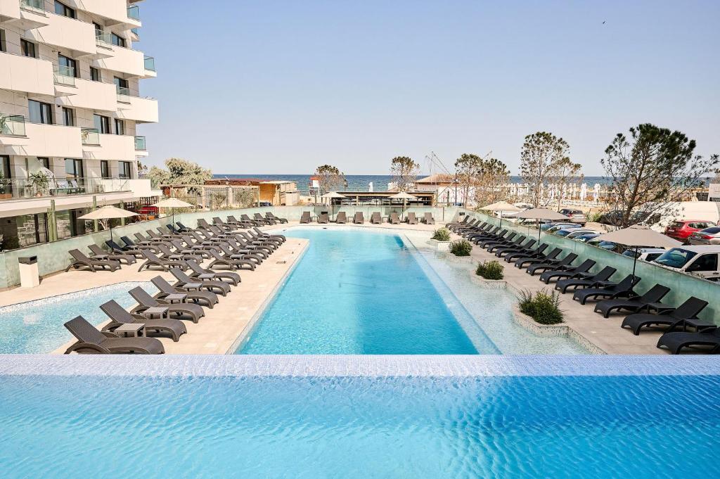 Sea la Vie Apt 240 in Infinity Beach Resort - parking photo 3