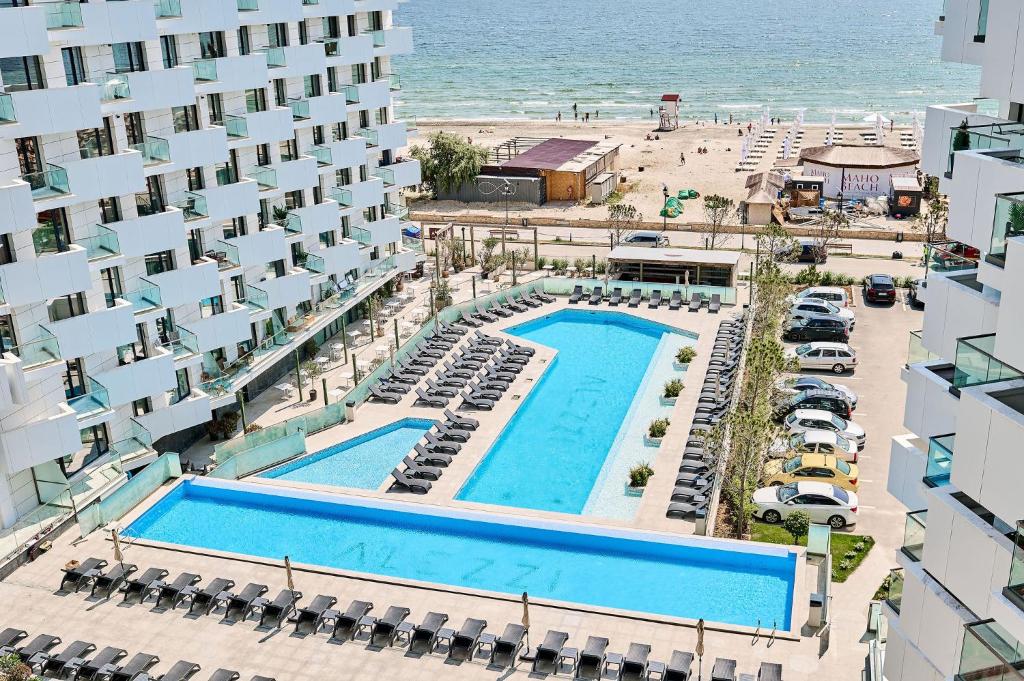 Seaside Serenity Apartment in Infinity Beach Resort - parking — photo 1