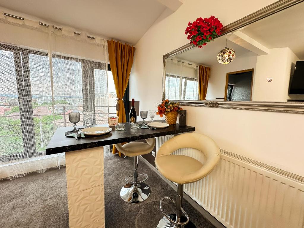 The Royal - Studio with Balcony & Panoramic View — photo 1