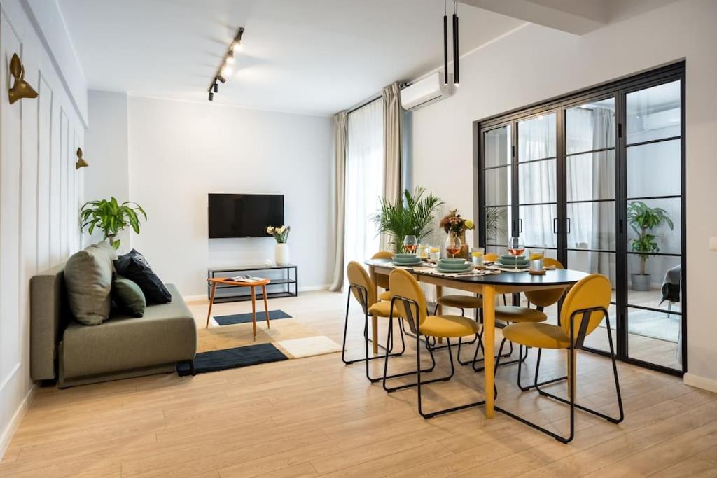 Sunny 4BR Flat - Top Location - Charming Balcony — photo 1