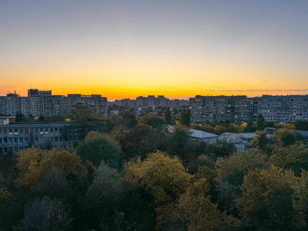 Sunset Rooftop Apartment Near Baba Novac photo 2