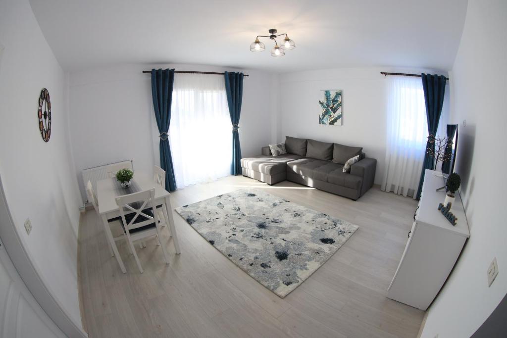 White Apartment Gura Humorului — photo 1