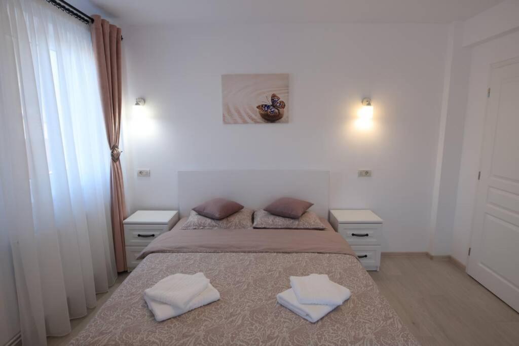 White Apartment Gura Humorului photo 2
