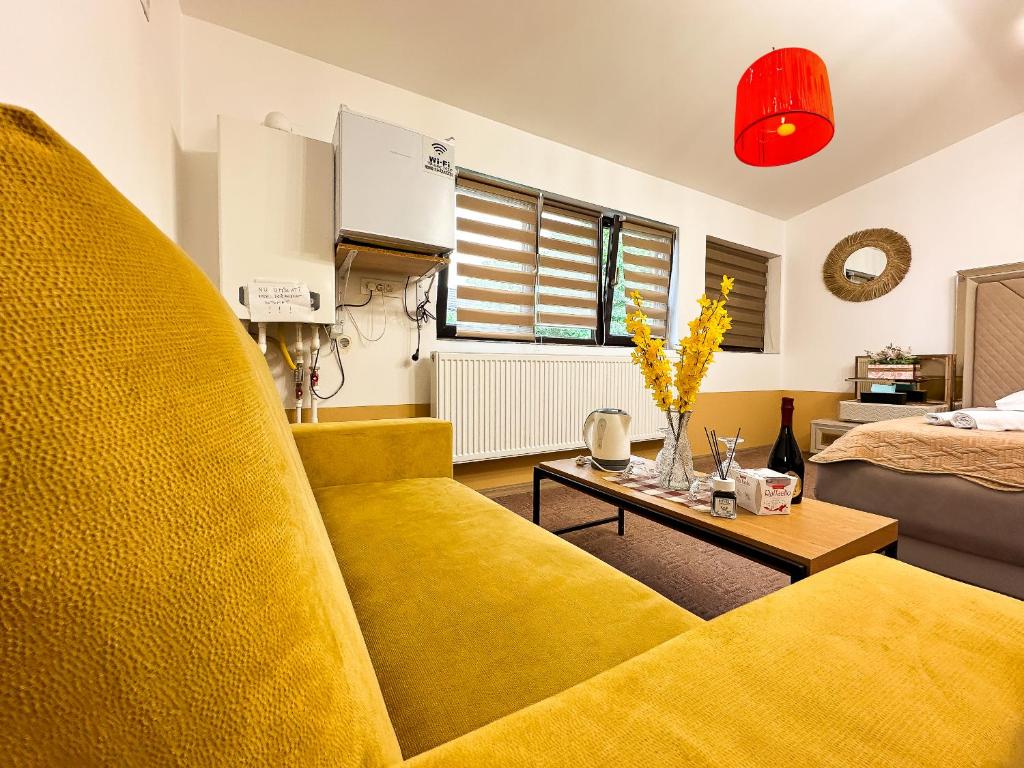 Golden Escape - Charming Studio in Prime Location — photo 1