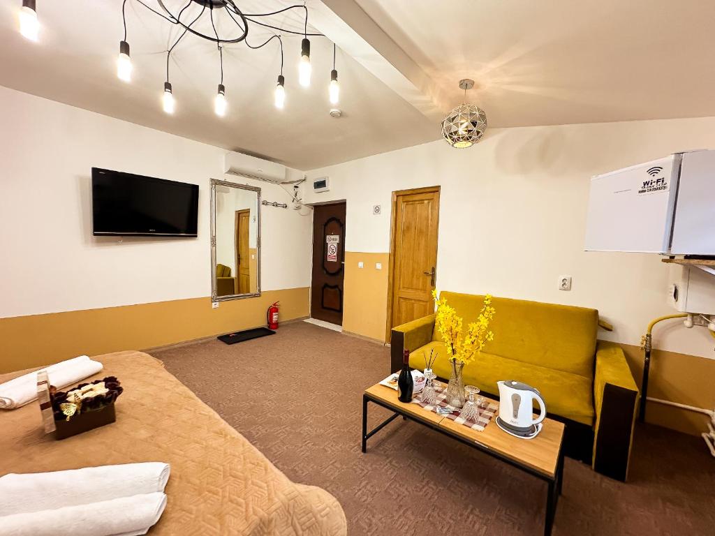 Golden Escape - Charming Studio in Prime Location photo 2
