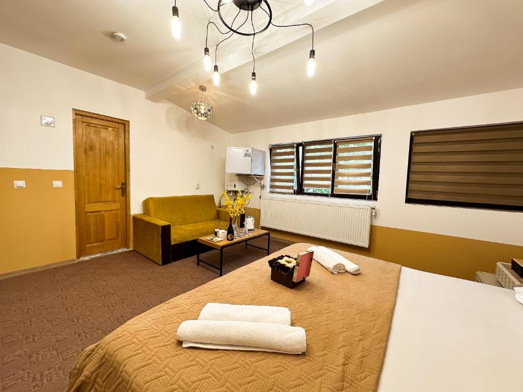 Golden Escape - Charming Studio in Prime Location photo 3