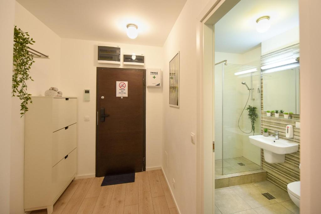The Comfy Spot - 1 BR-Apartment & Parking Included in North Business Area photo 3