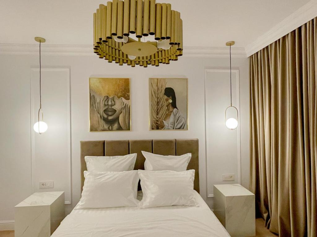 Selling Sunset Apartments — photo 1