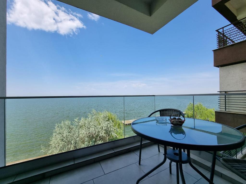 RoApart Riva Lake Studiouri si Apartamente 2-3 camere cu vedere lac -parcare privata photo 3