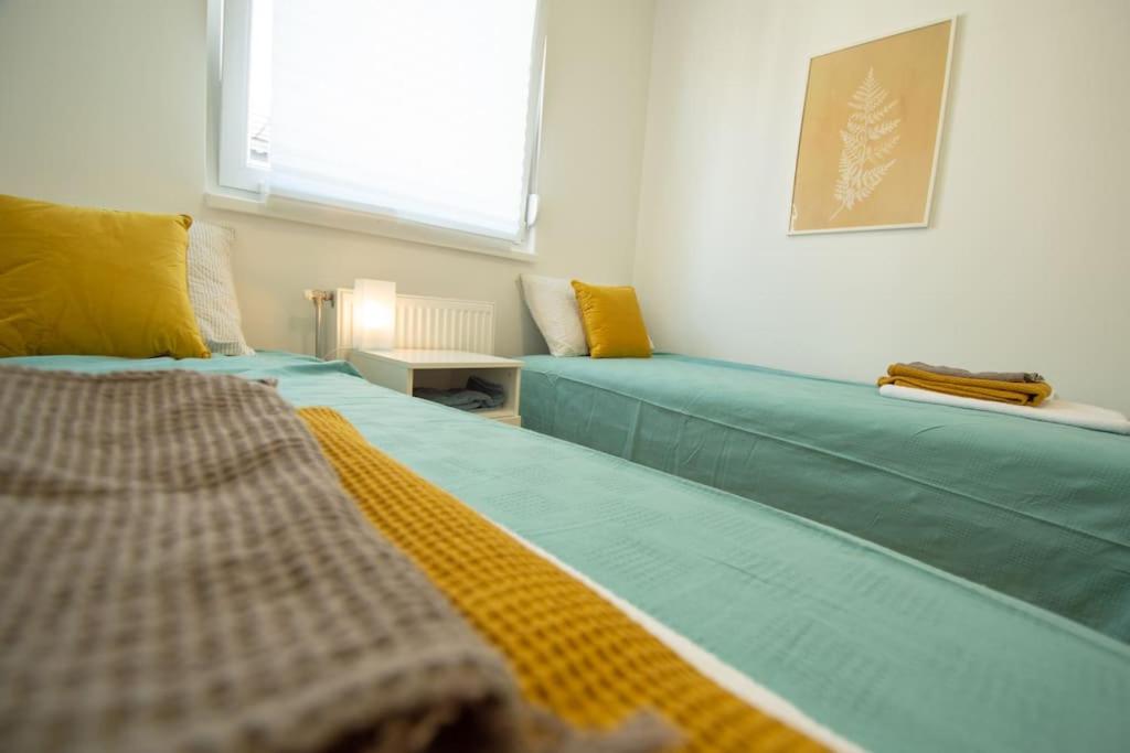 WHITE FIELDS-Central 2-bdrm apartment with parking photo 2