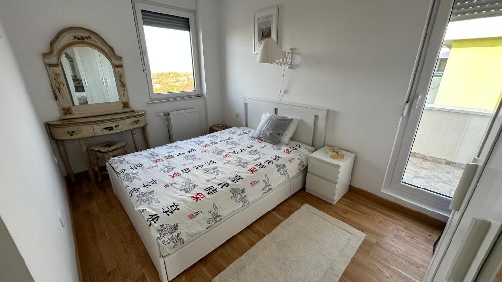 Tranquil apartment across the bridge photo 2