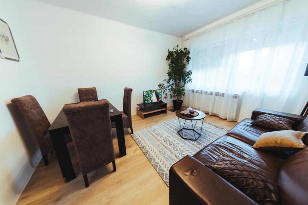 Sunny Apartment photo 3