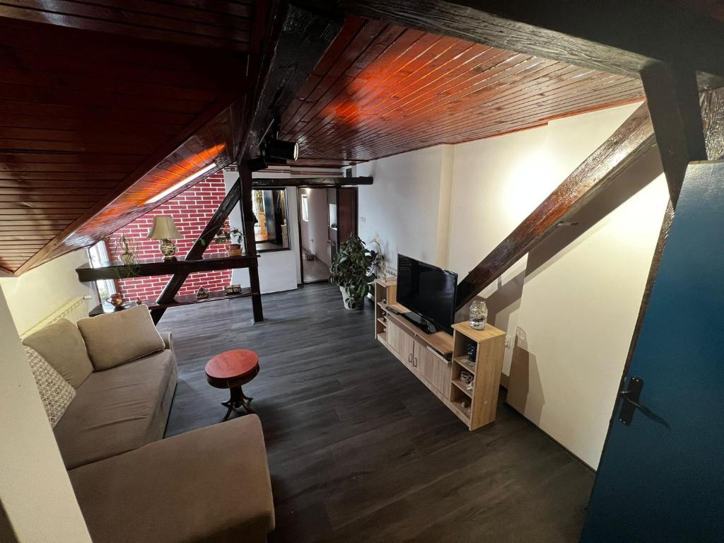 Sky Rooftop Huge Apartment — photo 1