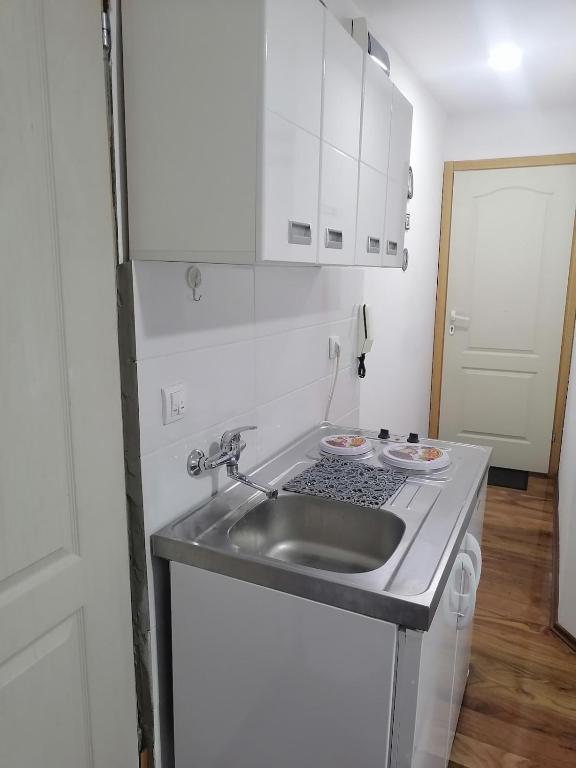 Small low cost studio Dorcol photo 3