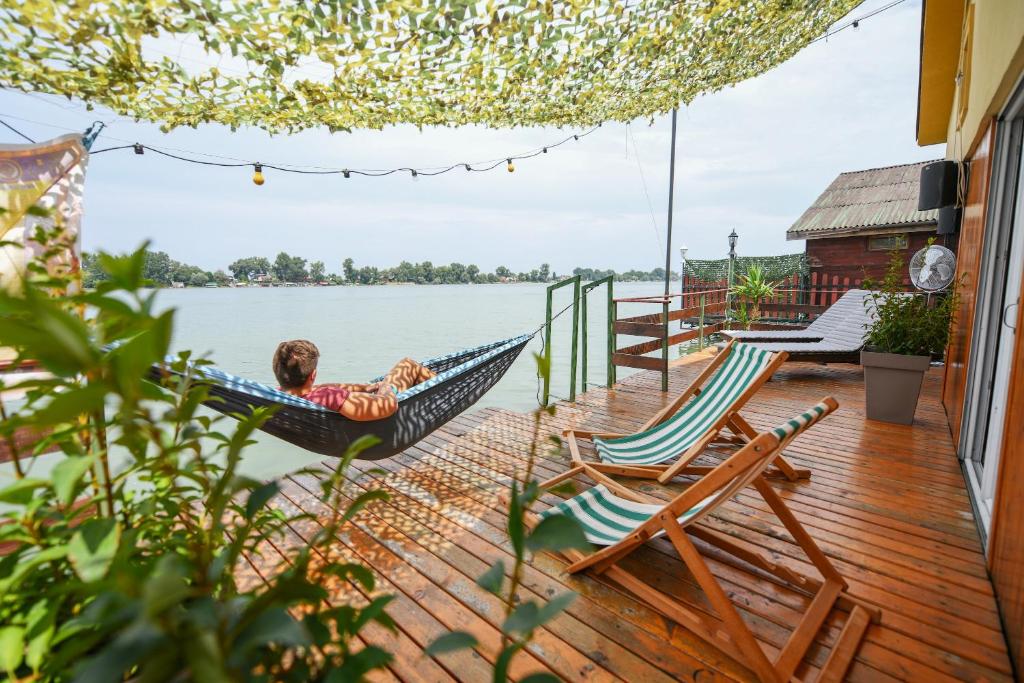 Sagando - Floating house on Sava river — photo 1