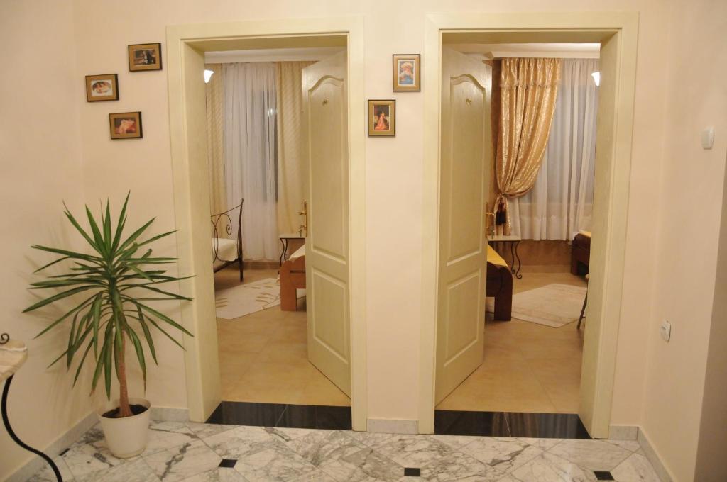 Royal Apartments photo 3
